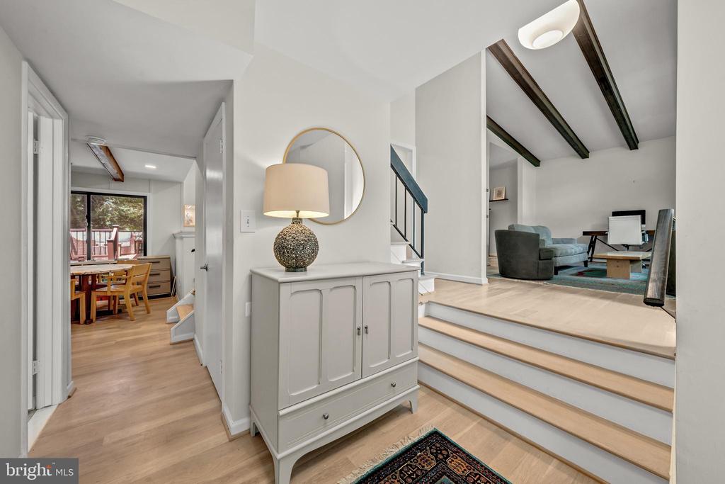 6706 PINE CREEK COURT