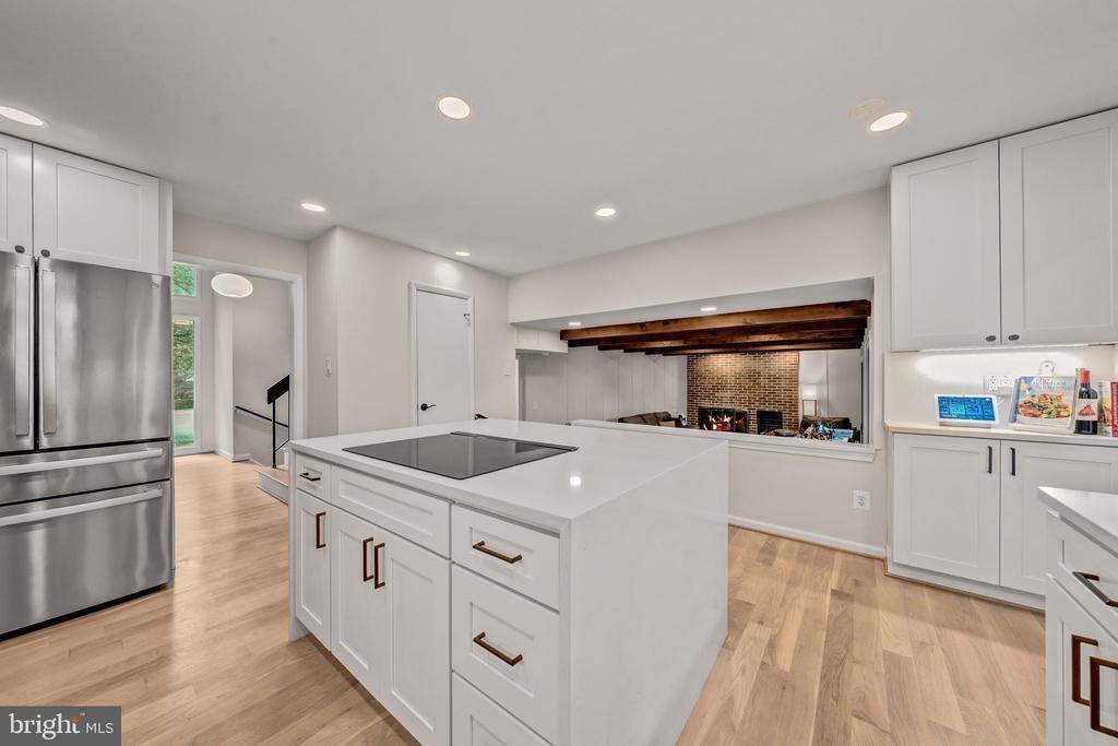 6706 PINE CREEK COURT
