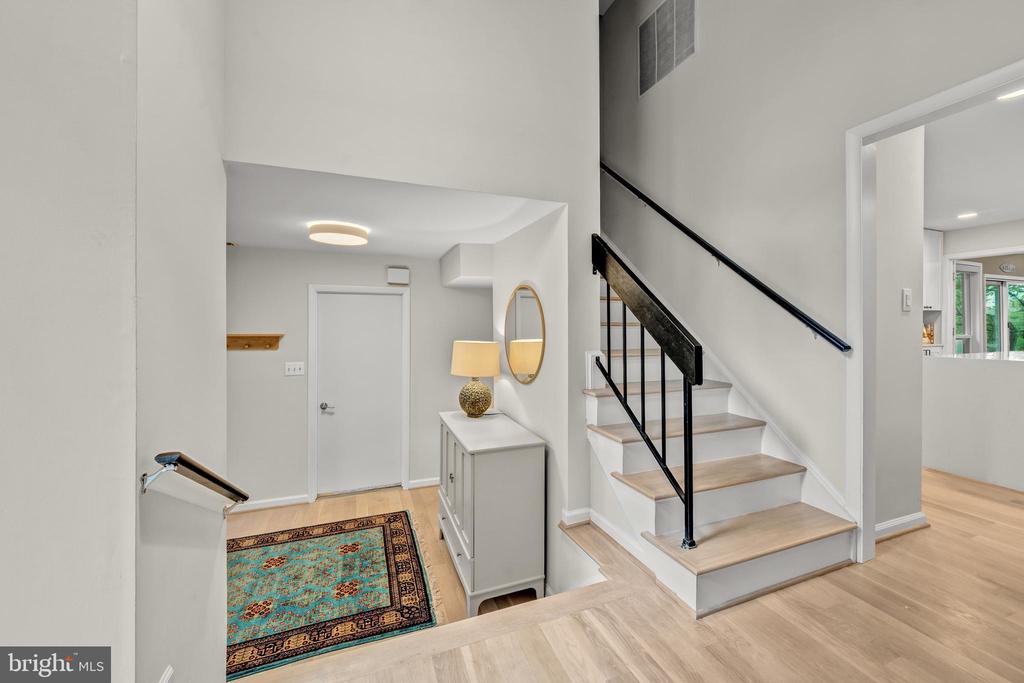 6706 PINE CREEK COURT