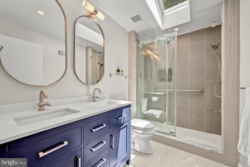 6706 PINE CREEK COURT