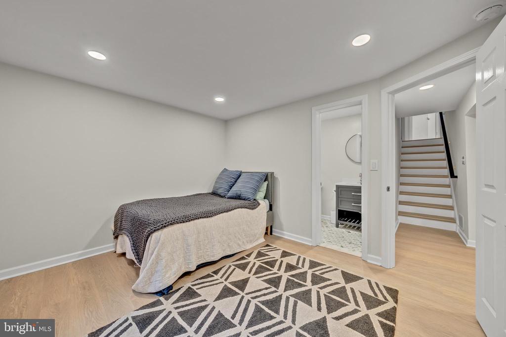 6706 PINE CREEK COURT