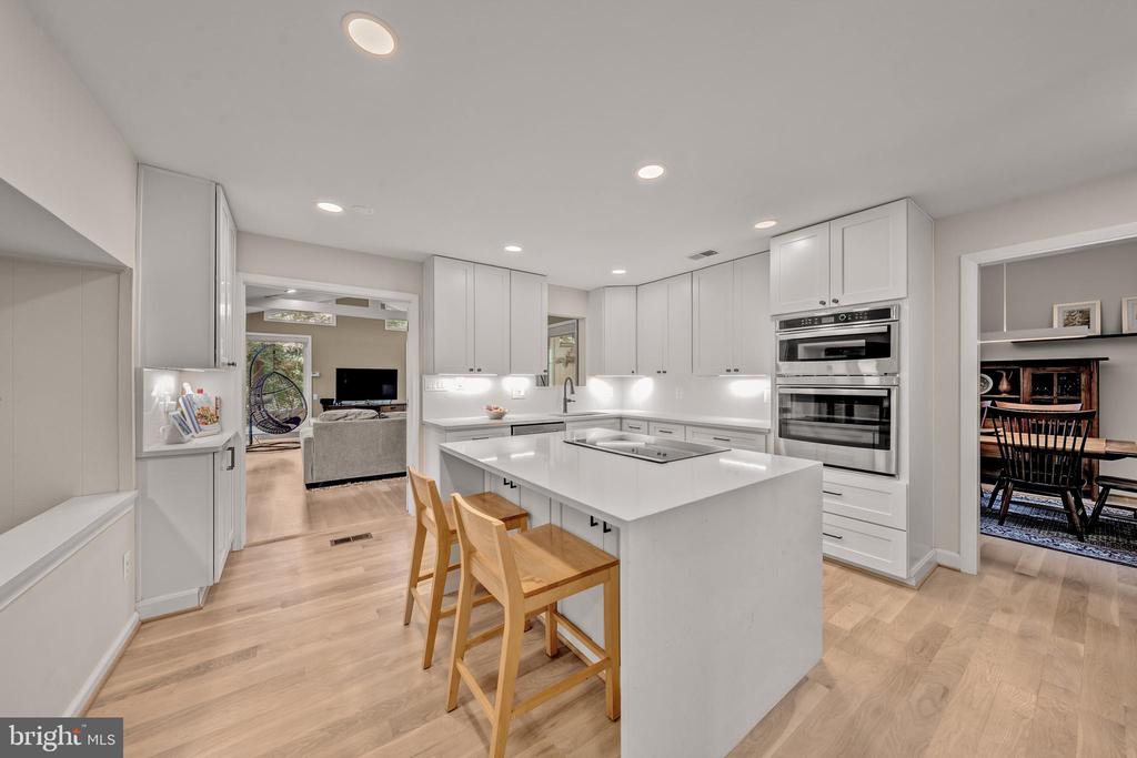 6706 PINE CREEK COURT