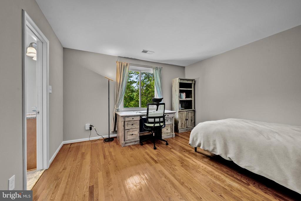 1077 SPRING HILL ROAD