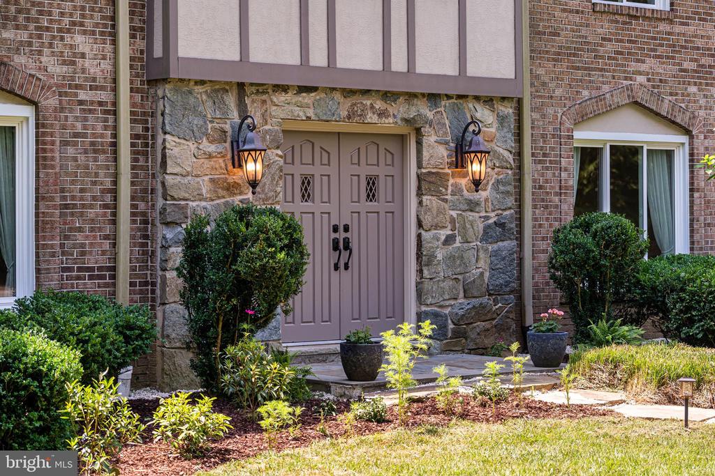 1077 SPRING HILL ROAD
