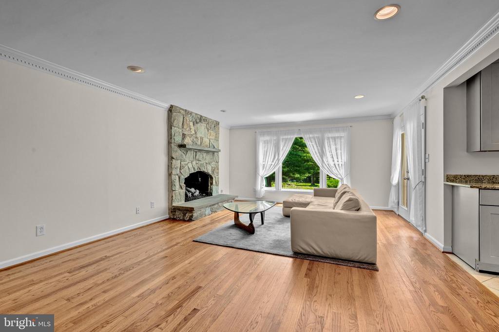 1077 SPRING HILL ROAD