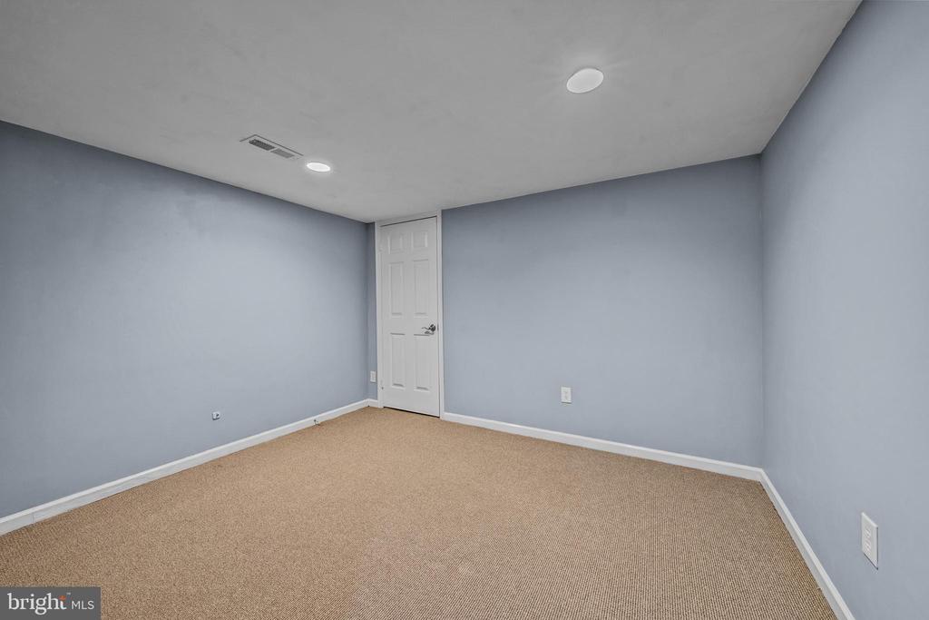 1077 SPRING HILL ROAD