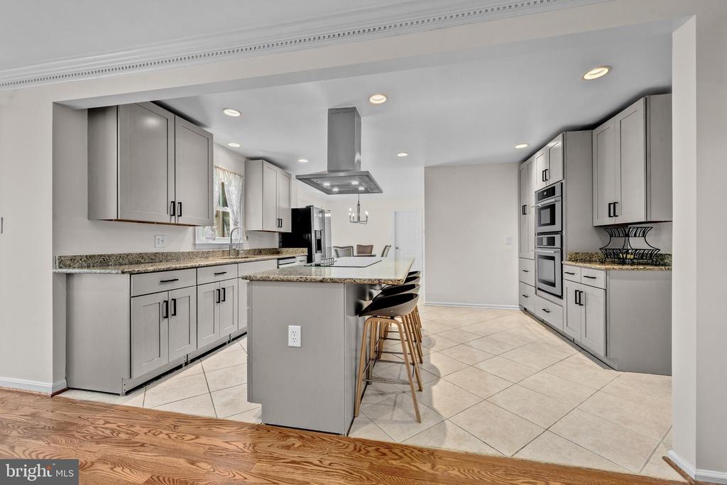 1077 SPRING HILL ROAD