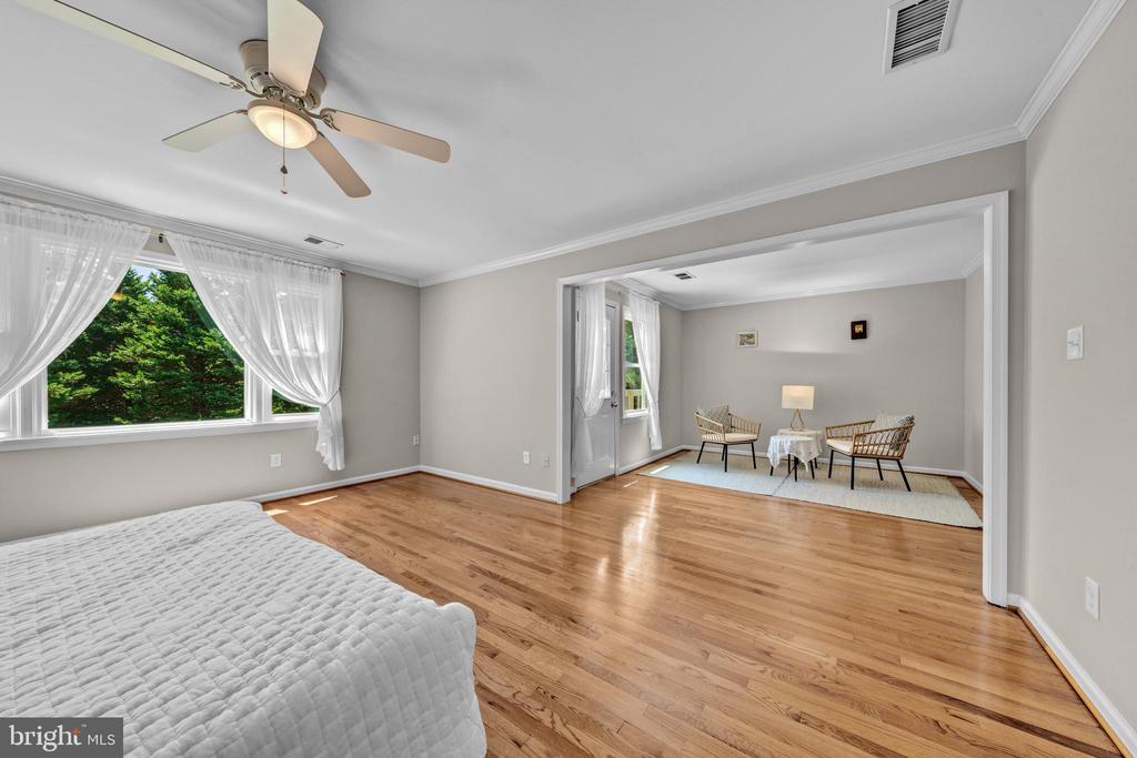 1077 SPRING HILL ROAD