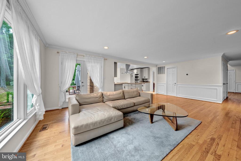 1077 SPRING HILL ROAD