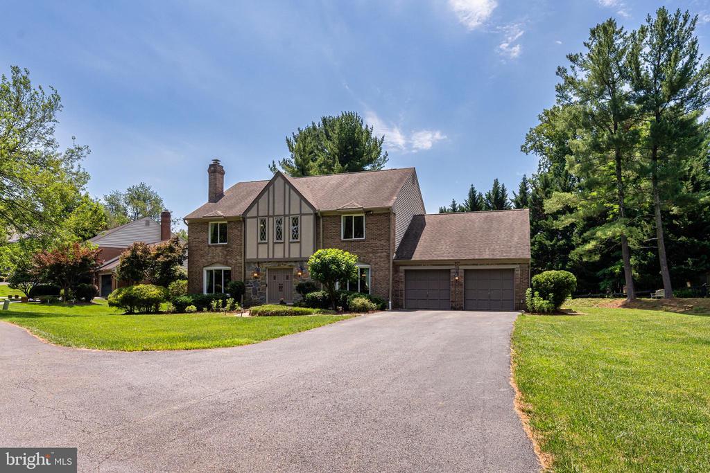 1077 SPRING HILL ROAD