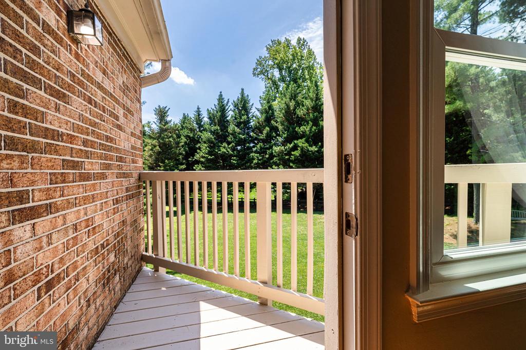 1077 SPRING HILL ROAD