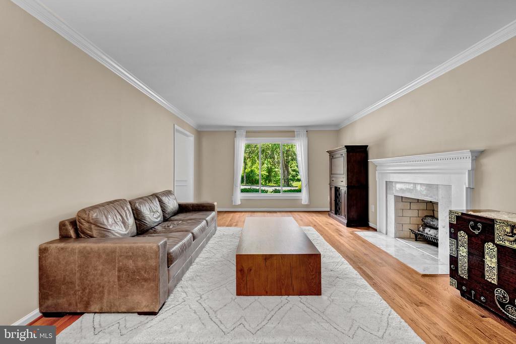 1077 SPRING HILL ROAD
