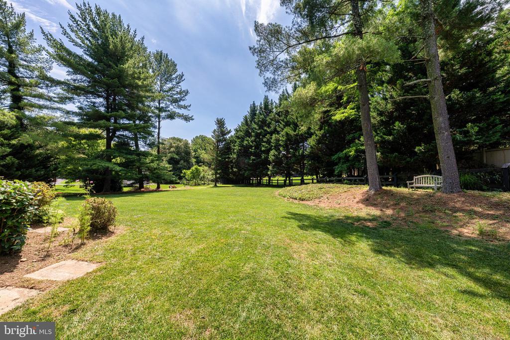 1077 SPRING HILL ROAD