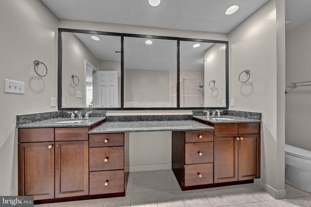 1077 SPRING HILL ROAD