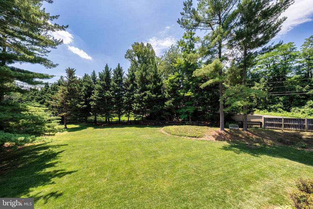 1077 SPRING HILL ROAD