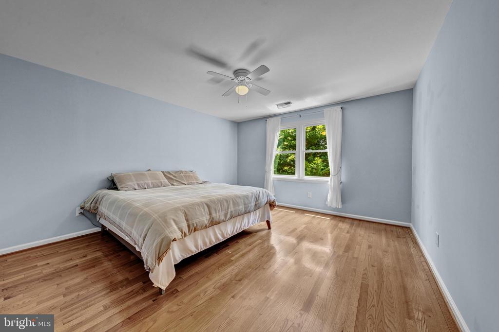 1077 SPRING HILL ROAD