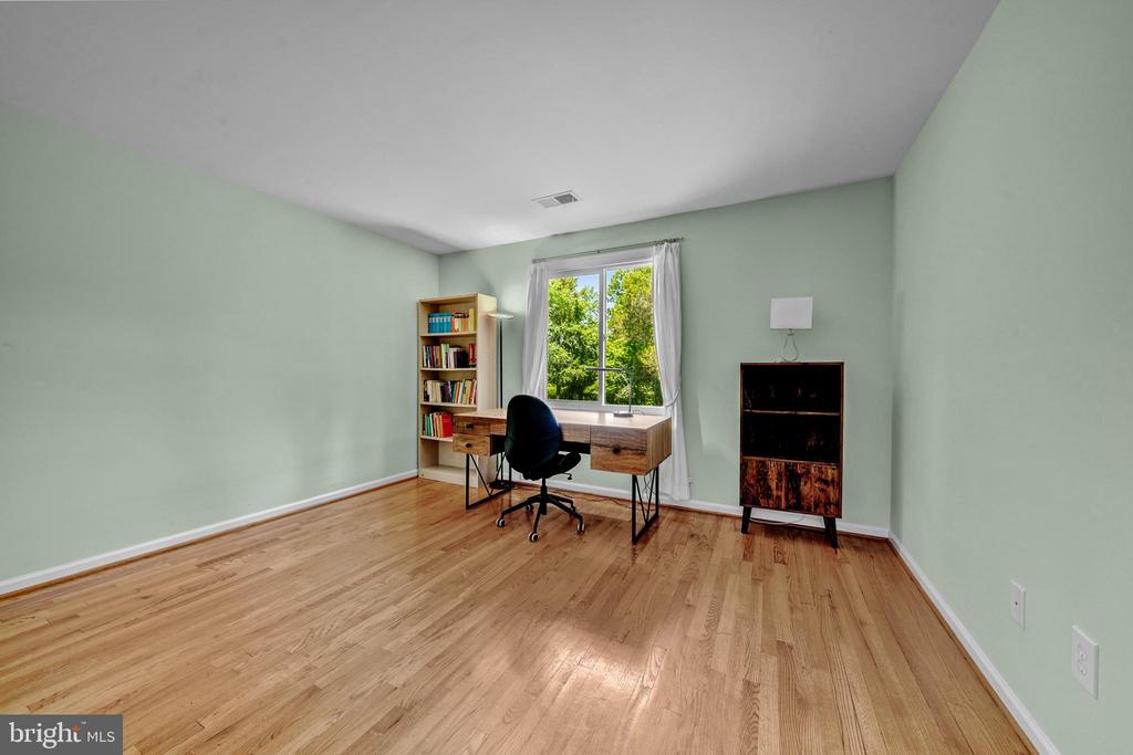 1077 SPRING HILL ROAD