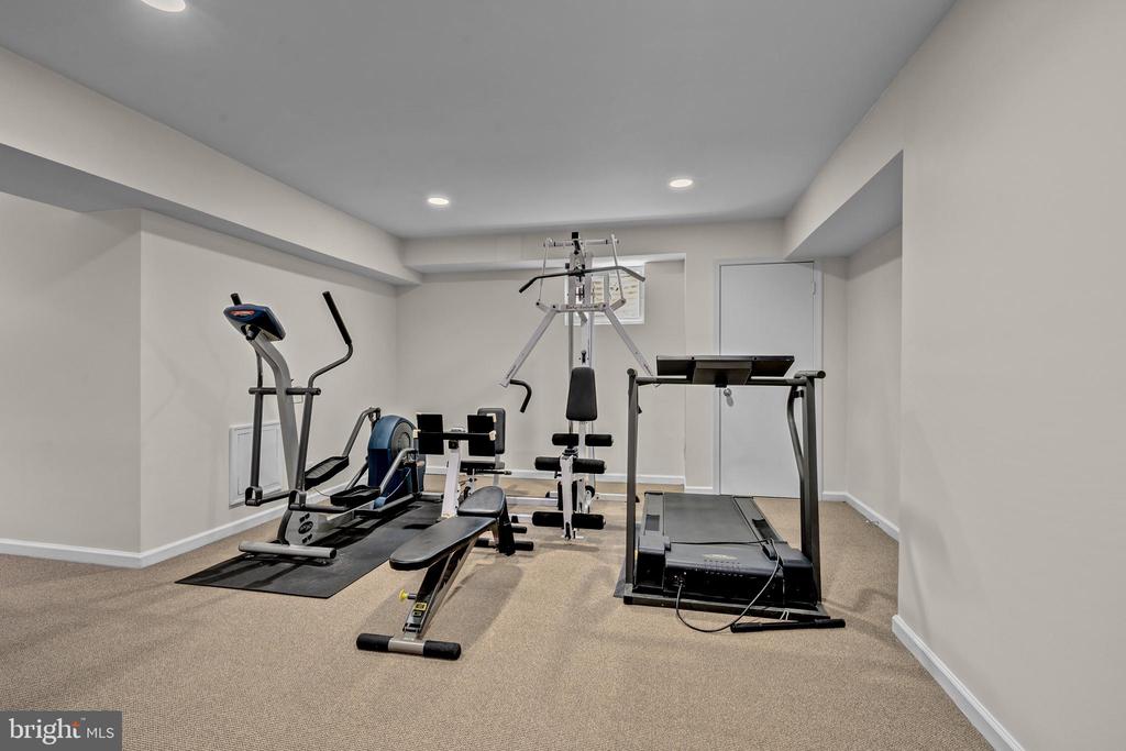 1077 SPRING HILL ROAD
