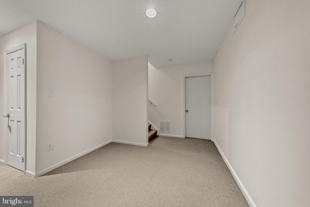 1077 SPRING HILL ROAD