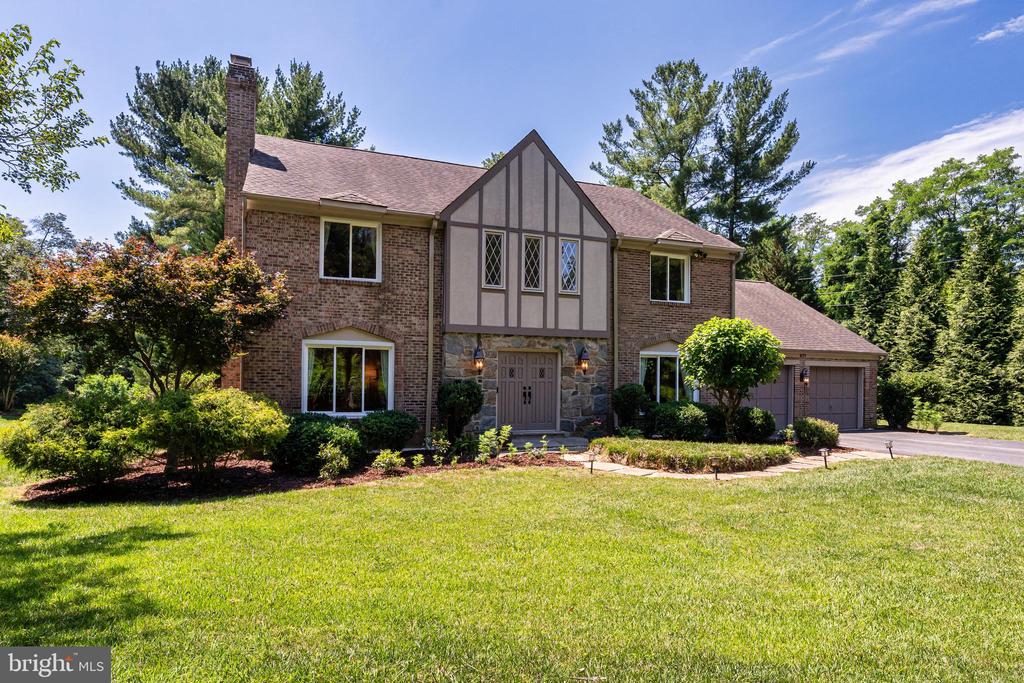 1077 SPRING HILL ROAD