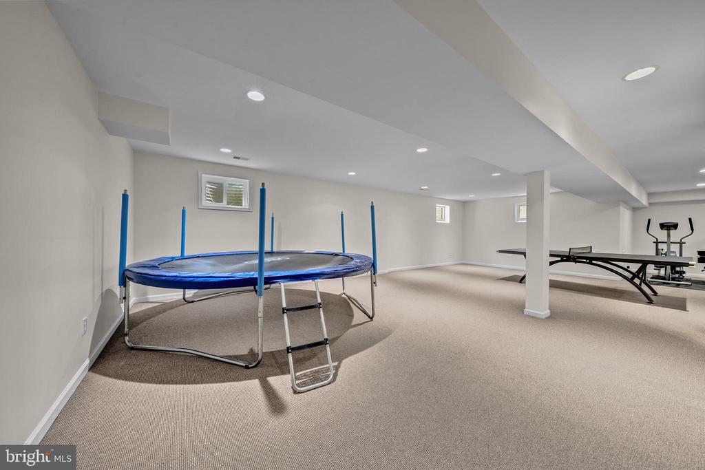 1077 SPRING HILL ROAD