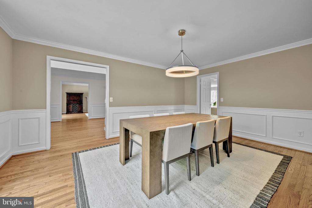1077 SPRING HILL ROAD