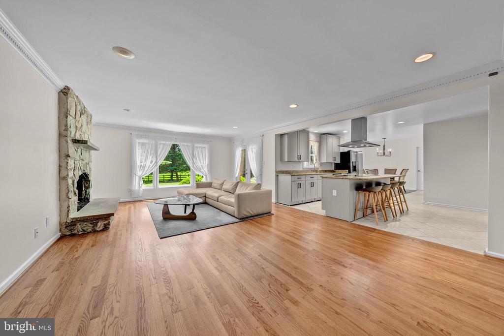 1077 SPRING HILL ROAD