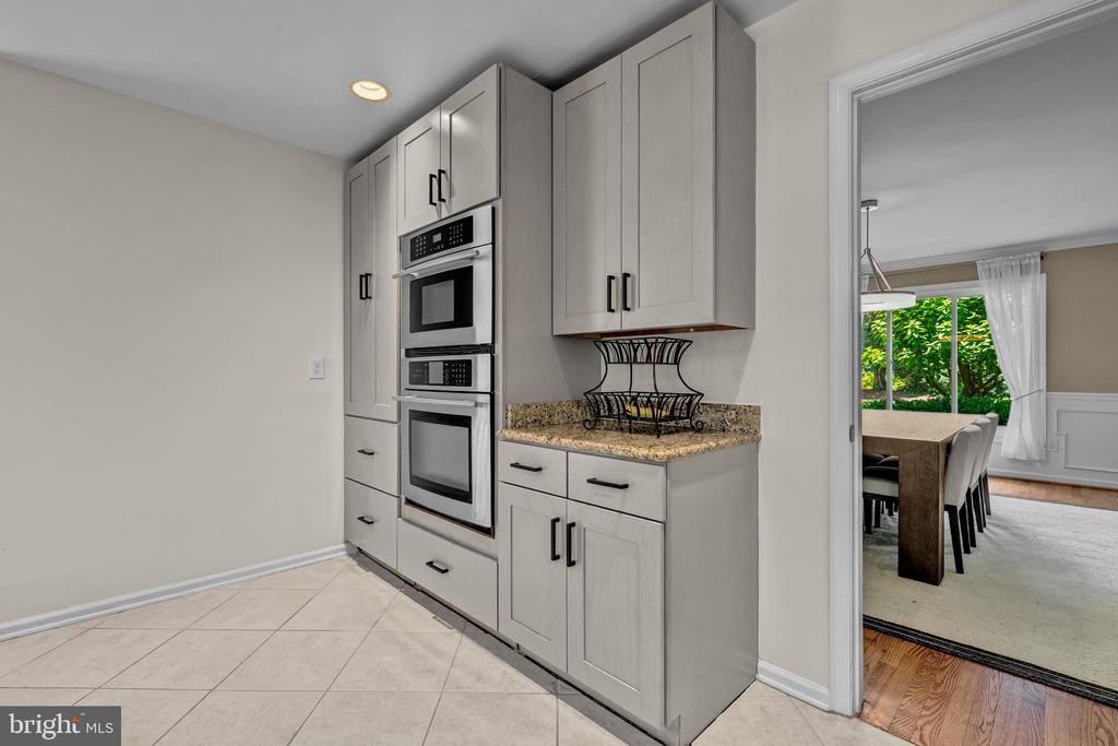 1077 SPRING HILL ROAD