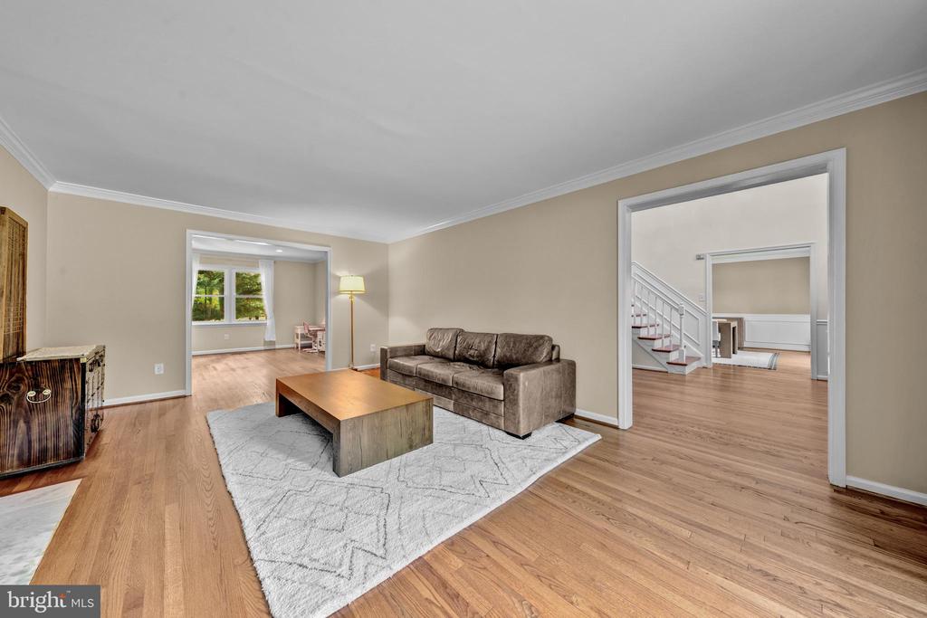 1077 SPRING HILL ROAD