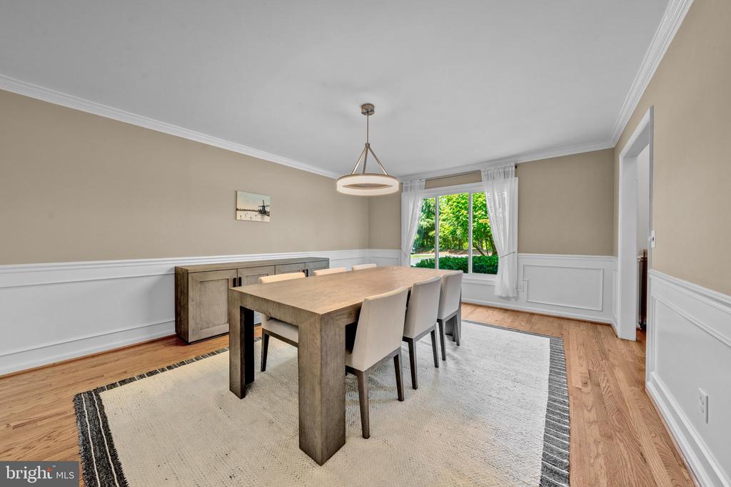 1077 SPRING HILL ROAD