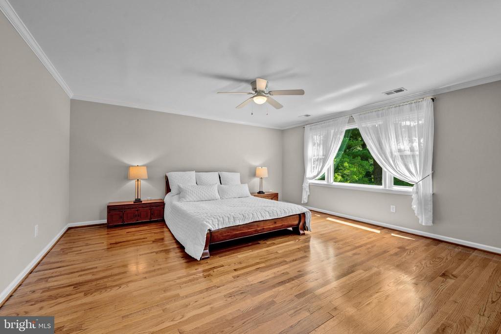 1077 SPRING HILL ROAD