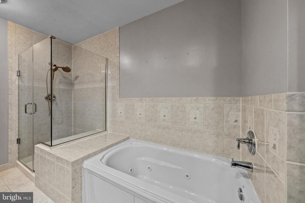 1077 SPRING HILL ROAD
