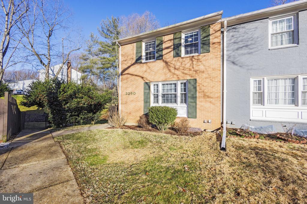 3290 APPLEGATE COURT