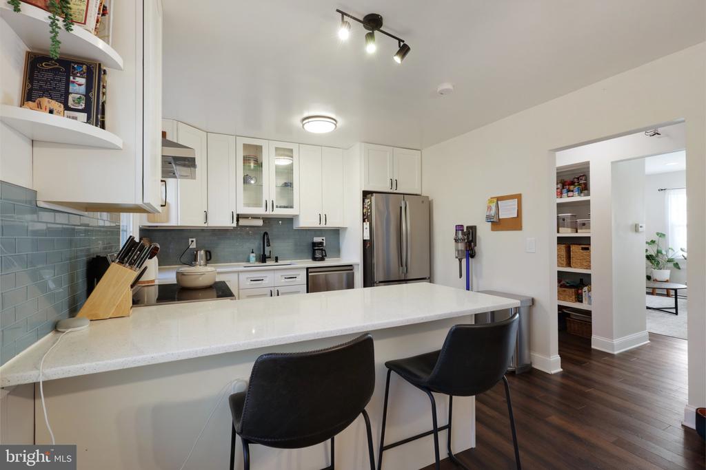 3290 APPLEGATE COURT