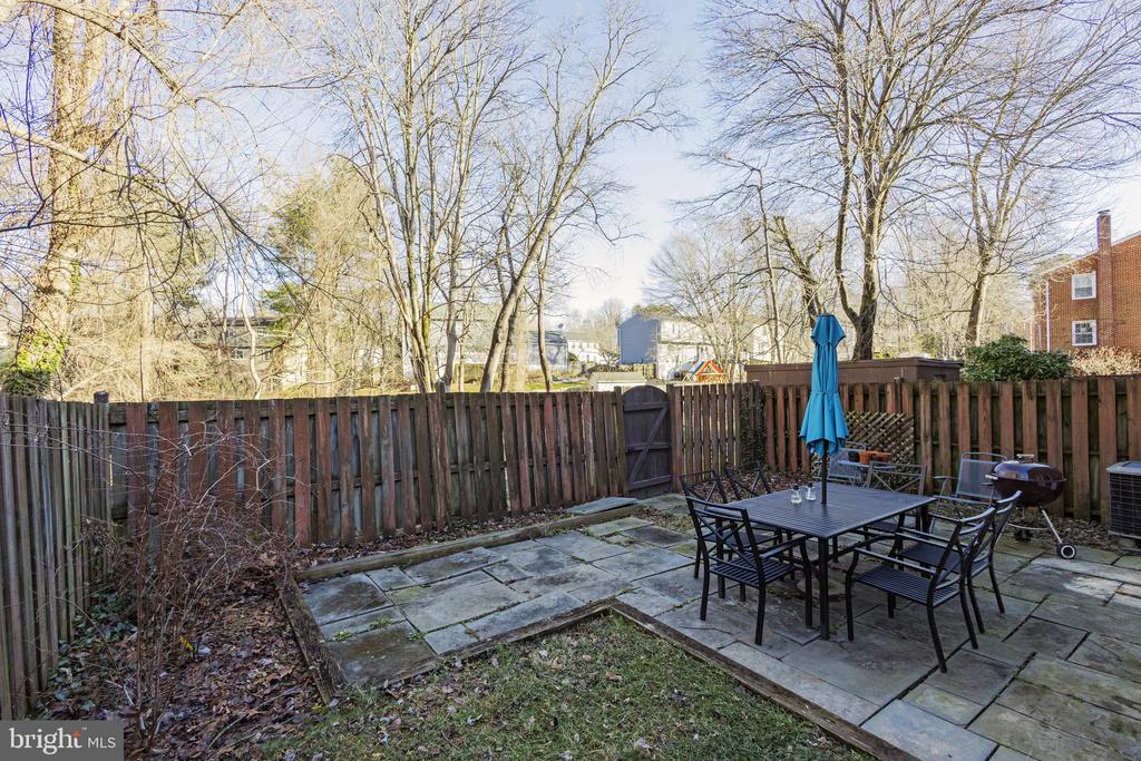 3290 APPLEGATE COURT