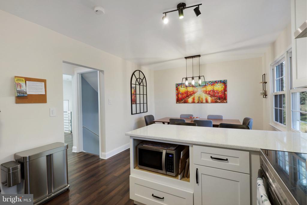 3290 APPLEGATE COURT