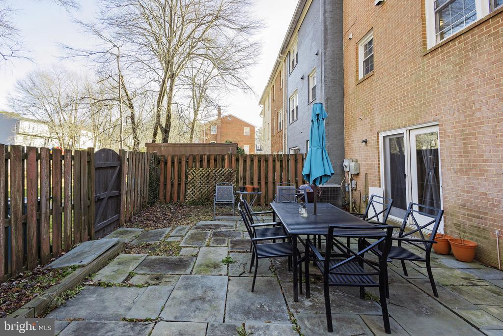 3290 APPLEGATE COURT