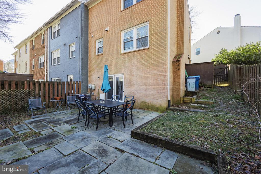 3290 APPLEGATE COURT