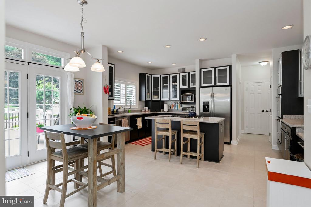 9809 JOHN ROBERT WAY