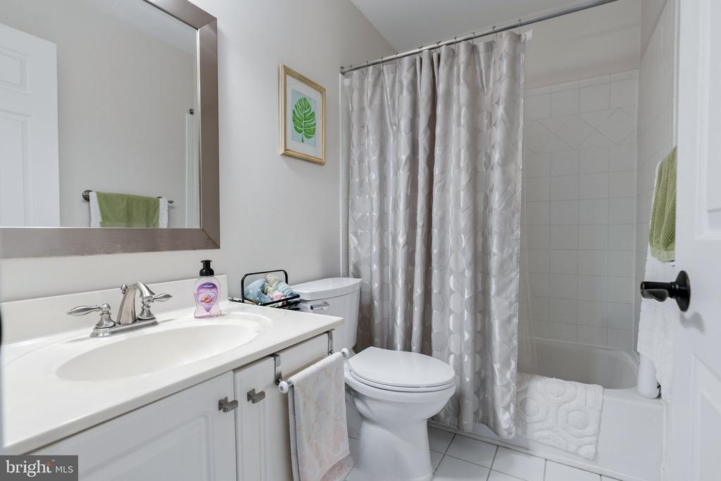 9809 JOHN ROBERT WAY