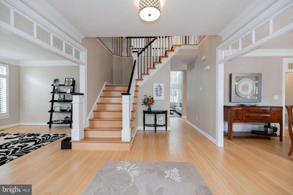 9809 JOHN ROBERT WAY