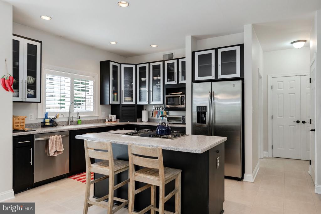 9809 JOHN ROBERT WAY