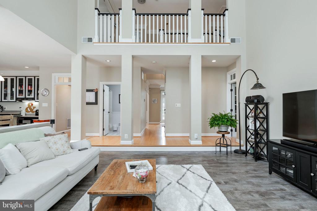 9809 JOHN ROBERT WAY
