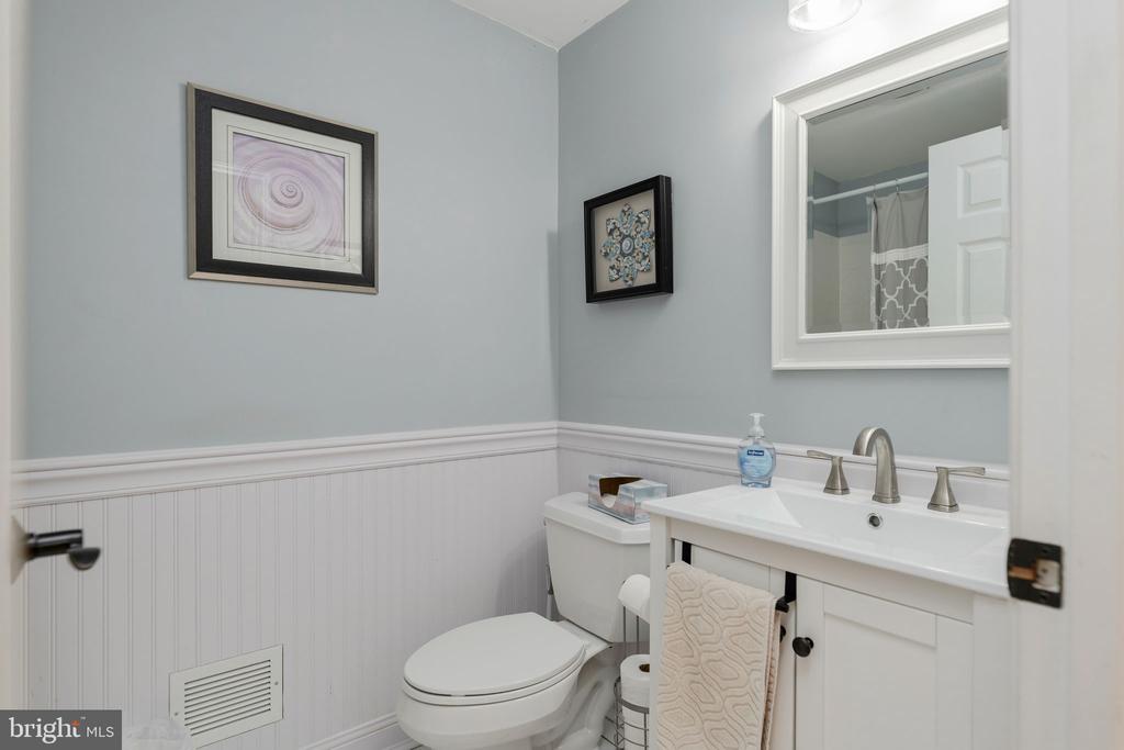 9809 JOHN ROBERT WAY