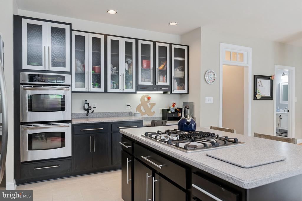 9809 JOHN ROBERT WAY