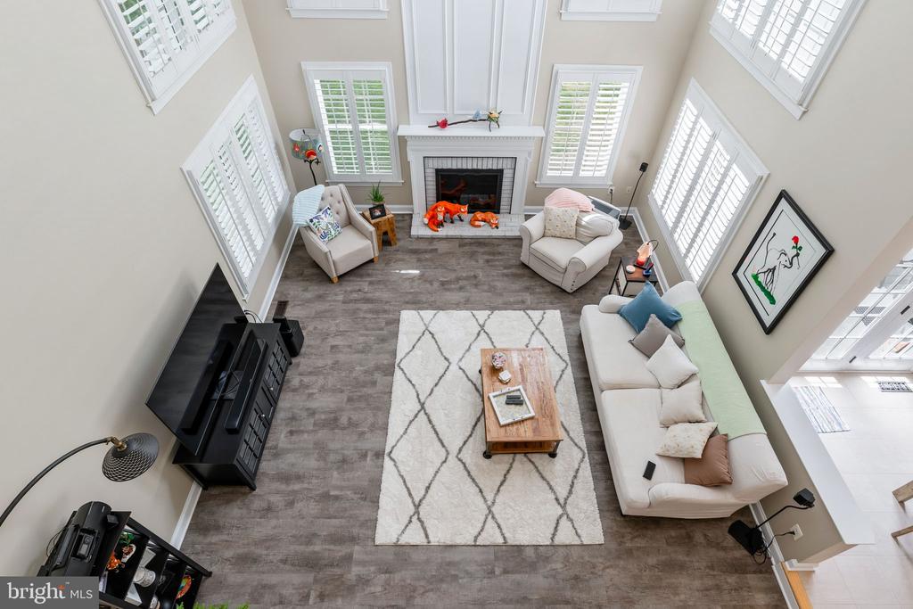 9809 JOHN ROBERT WAY