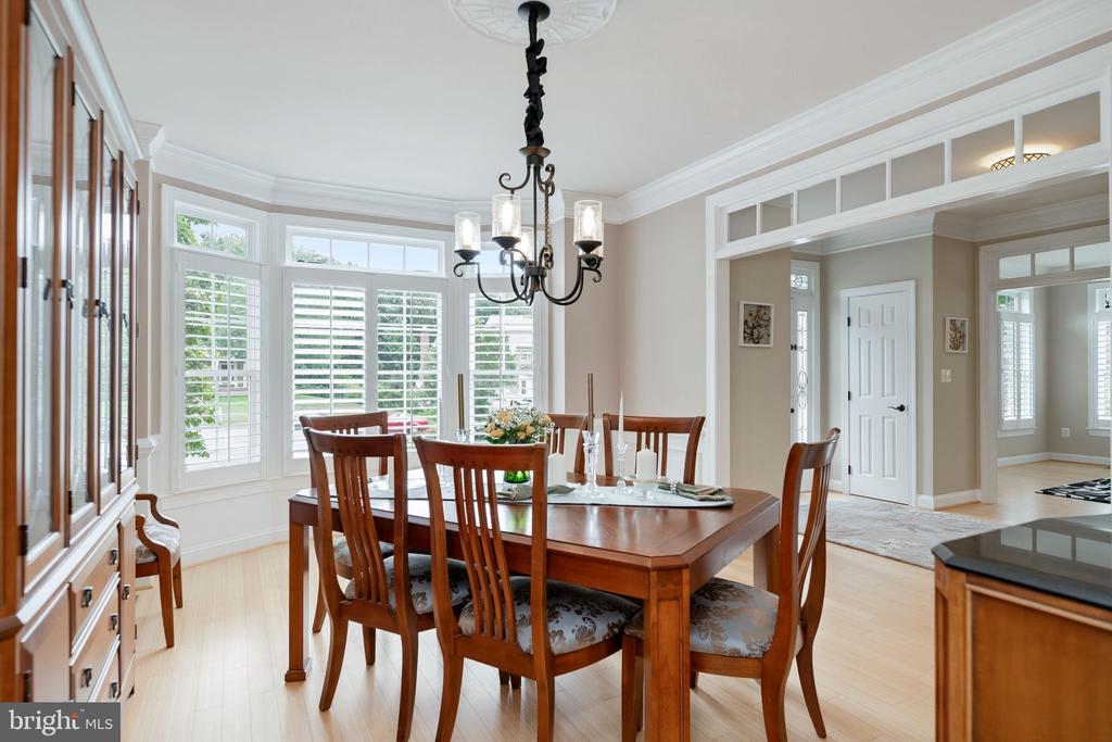 9809 JOHN ROBERT WAY