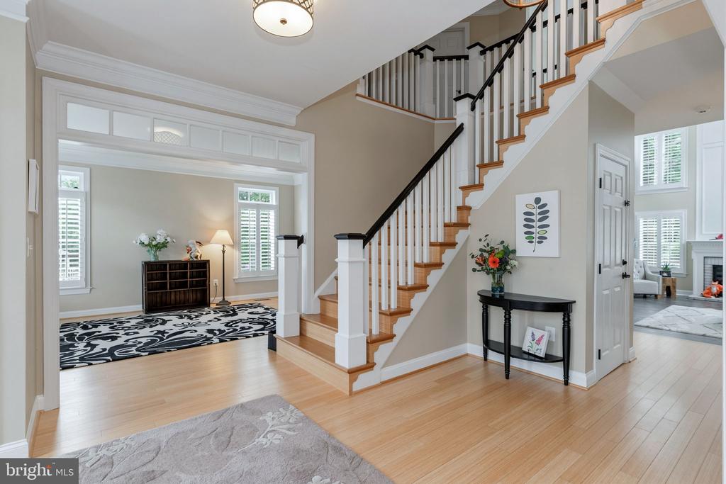 9809 JOHN ROBERT WAY