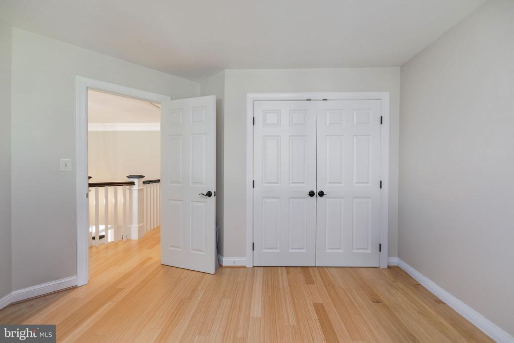 9809 JOHN ROBERT WAY