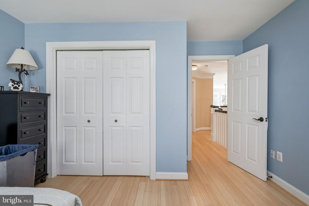 9809 JOHN ROBERT WAY